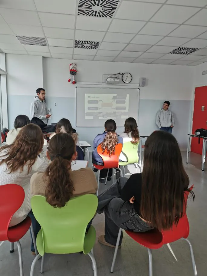 Sesión de Robin con un grupo de alumnos