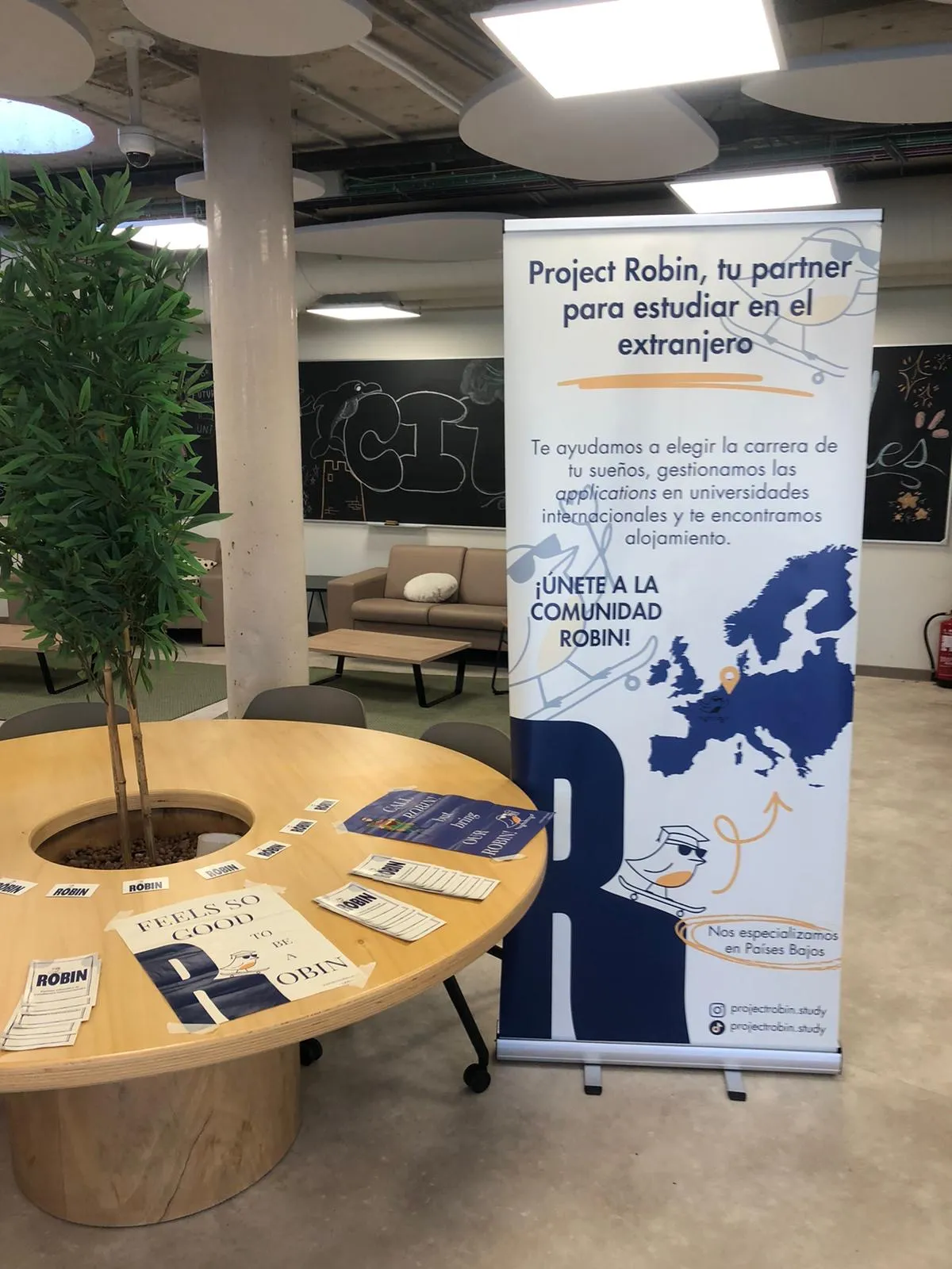 Stand de Project Robin en un colegio